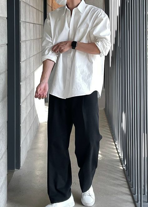 Light Academia Mens Fashion Summer, Minimalist Guy Outfits, Comfortable Outfits Men, Male Streetwear Outfits, Casual Outfits Male, Korean Boy Outfit, Korean Male Fashion, Mens Korean Fashion, Men Minimalist Fashion