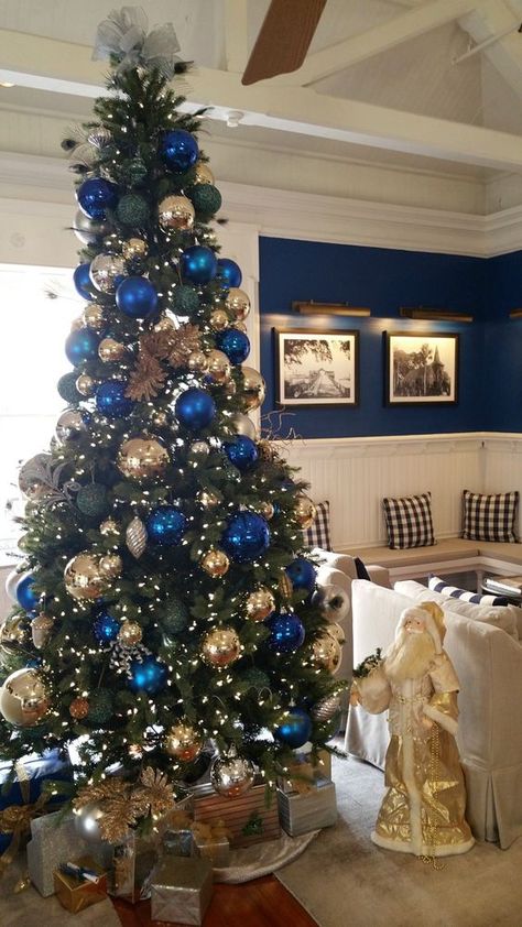 EASY to DIY 50 BLUE Christmas Decor ideas Navy And Red Christmas Tree, Ravenclaw Christmas Tree, Christmas Tree Decor Ideas Blue, Gold And Blue Christmas Tree, Dark Blue Christmas Tree, Blue Christmas Tree Decor, Christmas Pfps Aesthetic, Pfp Aesthetic Christmas, Christmas Pfp Aesthetic