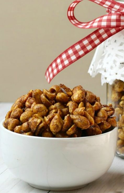 Toffee Peanuts Recipe, Butter Toffee Peanuts Recipe, Candied Nuts Recipe, Spiced Nuts Recipe, Flavored Nuts, Xmas Desserts, Homemade Toffee, Toffee Candy, Toffee Nut