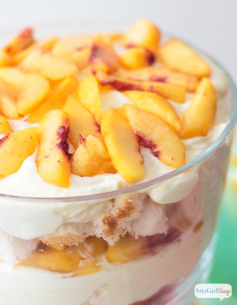 Peach Trifle, Trifle Bowl Recipes, Fruit Trifle, Trifle Recipes, Homemade Snickers, Trifle Desserts, Peach Desserts, Trifle Recipe, Floral Comforter