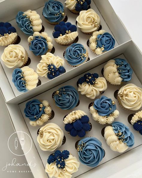 Blue and White Rosettes 💙🤍 - Johana's Home Bakery, LLC Blue And Gold Cupcakes, Cupcake Azul, Navy Blue Cake, Blue Wedding Cupcakes, Wedding Shower Cupcakes, Cupcake Piping, Blue Cupcakes, Blue Desserts, Cupcake Cake Designs