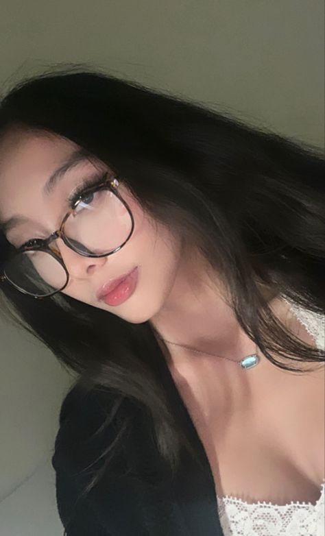 Asian Round Face, Makeup Everyday Look, Big Glasses Frames, Asian Glasses, Makeup Asian, Makeup Everyday, Big Glasses, Oversized Glasses, Frame Ideas