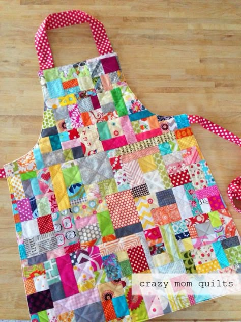 Best Quilting Projects for DIY Gifts - Scrap Happy Apron - Things You Can Quilt and Sew for Friends, Family and Christmas Gift Ideas - Easy and Quick Quilting Patterns for Presents To Give At Holidays, Birthdays and Baby Gifts. Step by Step Tutorials and Instructions http://diyjoy.com/quilting-projects-diy-gifts Scrap Fabric Projects, Crazy Mom, Quilted Gifts, Sew Ins, An Apron, Sewing Aprons, Aprons Patterns, Creation Couture, Sewing Projects For Beginners