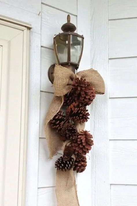 Fall Room, Thanksgiving Decorations Diy, Easy Diy Decor, Thanksgiving Diy, Diy Thanksgiving, Pine Cone Decorations, Christmas Decorations Diy Outdoor, Burlap Christmas, Pine Cone Crafts