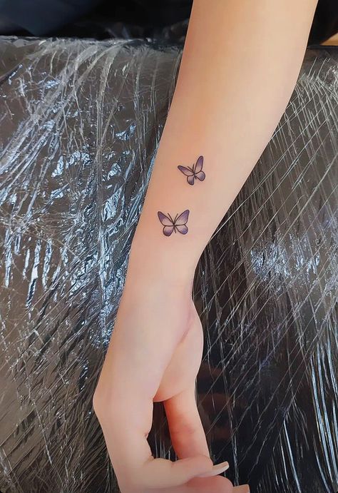 Purple butterfly tatto Purple Butterflies Tattoo, Purple Butterfly Tattoo, Petite Tattoos, Purple Butterfly, Finger Tattoos, Butterfly Tattoo, Cute Tattoos, Print Tattoos, Paw Print Tattoo