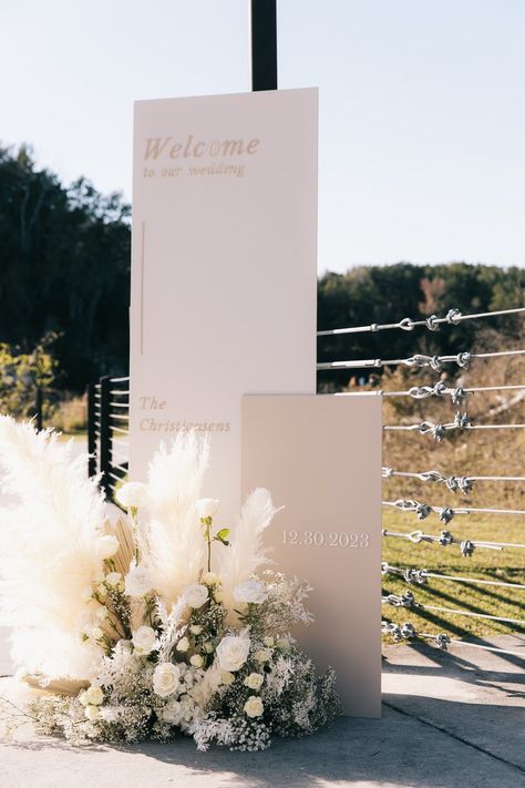 Modern Chic Wedding Decor, Modern Boho Wedding, Chic Wedding Decor, Modern Chic Wedding, Black And White Wedding Theme, Entry Signs, Low Centerpieces, White Wedding Theme, Pampas Grass Decor