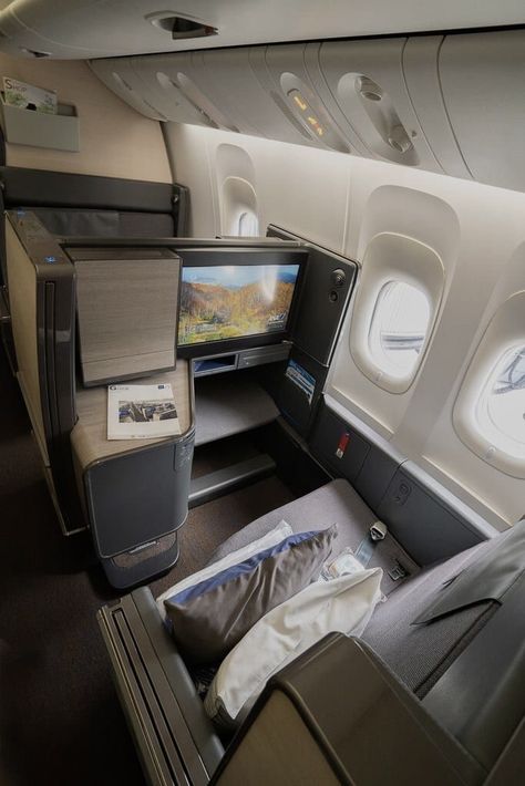 First Class Plane, Mini Cabins, Plane Seats, Photo Voyage, Flying First Class, Business Class Seats, Japan Airlines, First Class Seats, First Class Flights