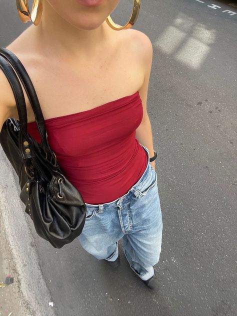 Red Tank Top Outfit Aesthetic, Red Tshirt Outfit Aesthetic, Red Top Outfit Aesthetic, Red Tank Top Outfit, Red Tshirt Outfit, Red Top Outfit, Tank Top Outfits, Outfit Jeans, Red Tank