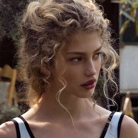 50s Hairstyles, Blonde Balayage Highlights, Quince Hairstyles, Casual Hairstyles, Braid Hairstyles, Long Hairstyles, Blonde Ombre, Short Curly Hair, Long Curly Hair