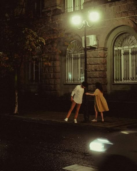 Street Lamp Photoshoot, Night Walk Aesthetic Couple, Late Night Walks Couple, City Couple Photos, Night Walking Aesthetic, Winter Dates, The Love I Want, Late Night Walks, Movie Vibes