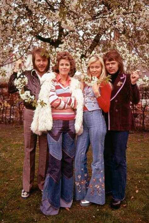 In April 1974, Abba won the Eurovision song contest in Brighton, England, wearing silver boots. These are their dress-down flares. Abba Outfits, Abba Costumes, Frida Abba, Musica Disco, First Ladies, Estilo Hippy, Mode Hippie, 70s Inspired Fashion, 70s Aesthetic