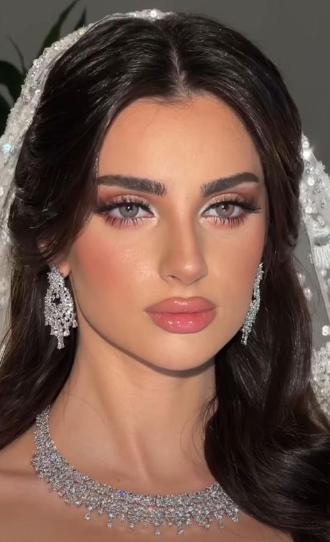 Hairstyle Quince, Glam Bride Makeup, Light Makeup Looks, Classy Makeup, Arabic Makeup, Glam Wedding Makeup, Glam Bride, Prom Eye Makeup, Bridal Makeup Wedding