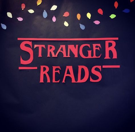 Halloween Bookstore Displays, Middle School Display Case Ideas, Stranger Things Display, Spooky Library Displays, Halloween Displays Library, October Book Displays, Library Fall Displays, Stranger Things Classroom Ideas, Stranger Things Bulletin Board