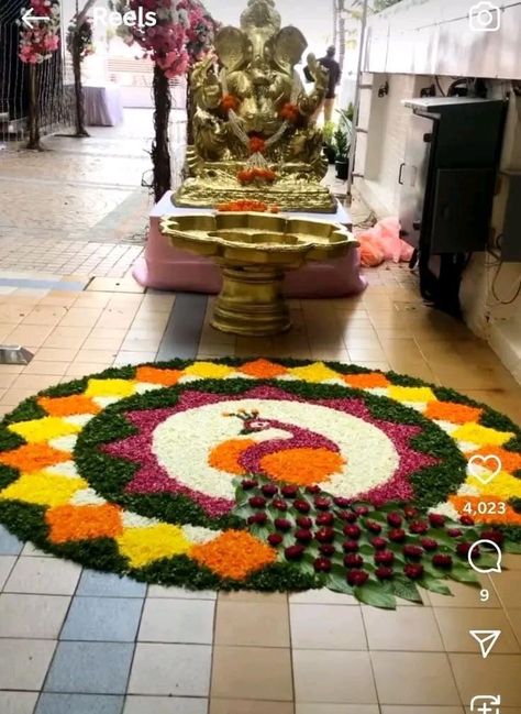 Pookalam Design For Diwali, Flower Rangoli For Janmashtami, Rangoli Idea With Flower, Deepavali Flower Decorations, Rangoli Made Of Flowers, Flower Decorations For Diwali At Home, Flower Petal Rangoli Designs, Flower Rangoli For Onam, Peacock Rangoli With Flowers