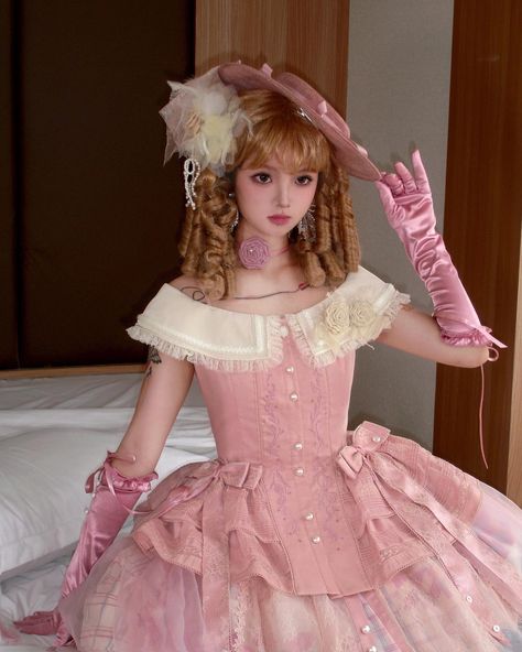 💕Elegant Lolita outfit: skirt with tulip print and top with rose brooch. 👉Search 'T-043' on devilinspired.com #devilinspired #elegantdress #eglcommunity #classicdress #lolitacoord #lolitafashionstyle Lolita Outfit, Lolita Outfits, Rose Brooch, Tulip Print, Classic Dress, Elegant Dress, Tulips, Skirt, Pins