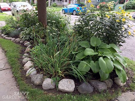 Landscape Borders: Eye-Catching Ideas to Separate Your Garden Areas Garden Edger, Garden Rock Border, Rock Border, Landscaping Rock, Landscaping Around Trees, Tree Borders, Garden Areas, Landscape Borders, Landscape Rock