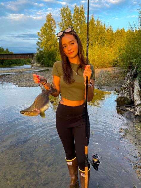 fishing Woman Fishing Outfit, Fishing Outfit Aesthetic, Cute Fishing Outfit For Women Summer, Fishing Clothes For Women, Fall Fishing Outfit, What To Wear Fishing Women, Fishing Outfits For Women Summer, Cute Fishing Outfit For Women, Girl Fishing Outfit