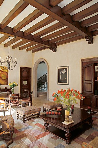 Contemporary Spanish Interiors, Mediterranean Style Interior, Spanish Interior Design, Colonial Interior Design, Indian Houses, Cabin Style Homes, Spanish Interior, Hacienda Homes, Mediterranean Interior Design