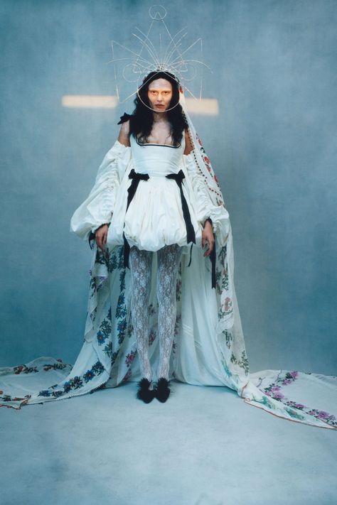 Simon Rocha, Dilara Findikoglu, Weird Fashion, Ann Demeulemeester, British Vogue, Wedding Vows, Fashion 2020, Summer 2019, Fashion Poses