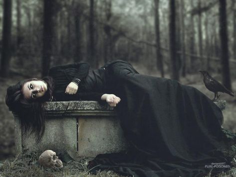 Cemetery Photoshoot, Gothic Photography, Victorian Goth, Fantasy Photography, Halloween Photoshoot, Dark Gothic, Halloween Photos, Dark Photography, Gothic Girls