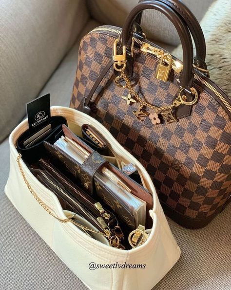 Τσάντες Louis Vuitton, Luxury Stuff, Sac Louis Vuitton, Dream Bag, Best Designer Bags, Fake Designer Bags, Chanel Purse, Lv Bags, Bags And Purses