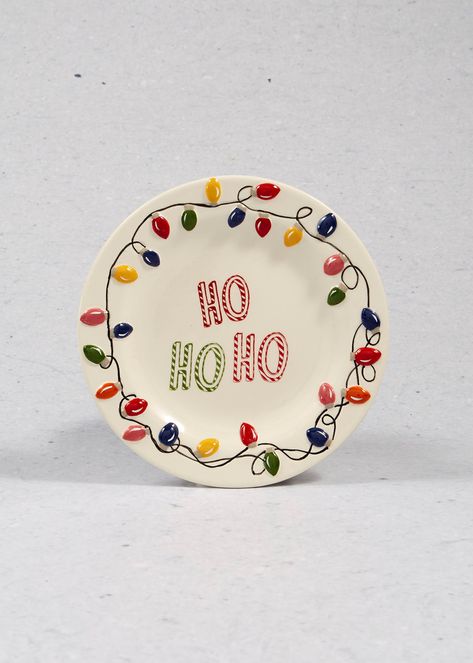 Hand Painted Lights Christmas Plate (19cm) Xmas Plates, Christmas Dinner Set, Perfect Christmas Dinner, Christmas Pottery, Christmas Place Settings, Clay Owl, Diy Pottery Painting, Christmas Plate, Hand Painted Christmas