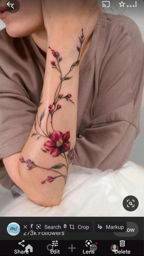 Tattoos Pulseras, Botanisches Tattoo, Tattoo Bunt, Arm Wrap Tattoo, Flower Vine Tattoos, Around Arm Tattoo, Wrap Around Tattoo, Tattoos To Cover Scars, Wrap Tattoo