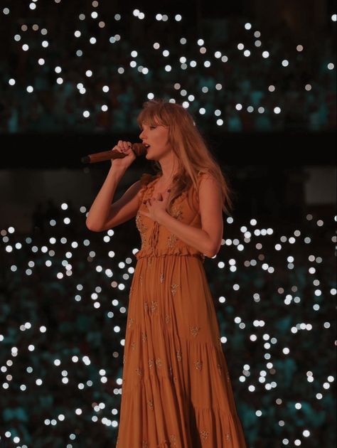 taylor swift eras tour 2023 Eras Tour Evermore, Estilo Taylor Swift, Swift Photo, Taylor Swift The Eras Tour, Taylor Swift Album, Taylor Swift Wallpaper, Long Live Taylor Swift, Taylor Swift Fan, Live Taylor