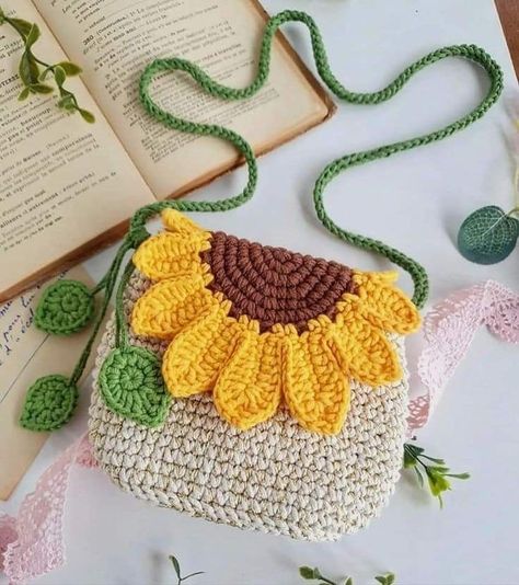 Stunning Crochet Sunflower Bag - Perfect Summer Accessory Sunflower Purse, Crocheted Purse, Handbags Patterns, Pola Amigurumi, Crocheting Ideas, Crochet Sunflower, Crochet Design Pattern, Pola Sulam, Haken Baby