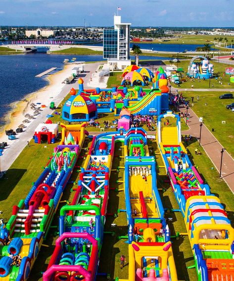 Get Bouncing, The World’s Largest Inflatable Bouncy Castle Is Coming To Brisbane | Urban List Brisbane Jump House, Big Bounce, Park Outfit, Inflatable Obstacle Course, Houses In America, Inflatable Water Park, Decoration Vitrine, Bouncy House, Bouncy Castle