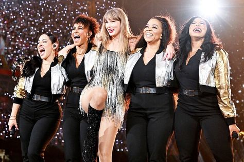 Some of Taylor Swift's Band Members and Backup Singers Have Been by Her Side for Decades — Meet the Musicians — People Errors Tour, Backup Singers, Tour Group, Group Names, Taylor Swift Videos, Band Members, Dave Grohl, Entertainment Music, Him Band