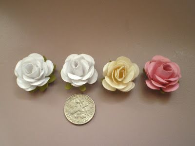 Mini Plants Diy, Tiny Paper Flowers, Felt Crafts Flowers, Rolled Fabric Flowers, Heartfelt Creations Flowers, Rolled Paper Flowers, Floral Diy, Prima Flowers, Rose Tutorial