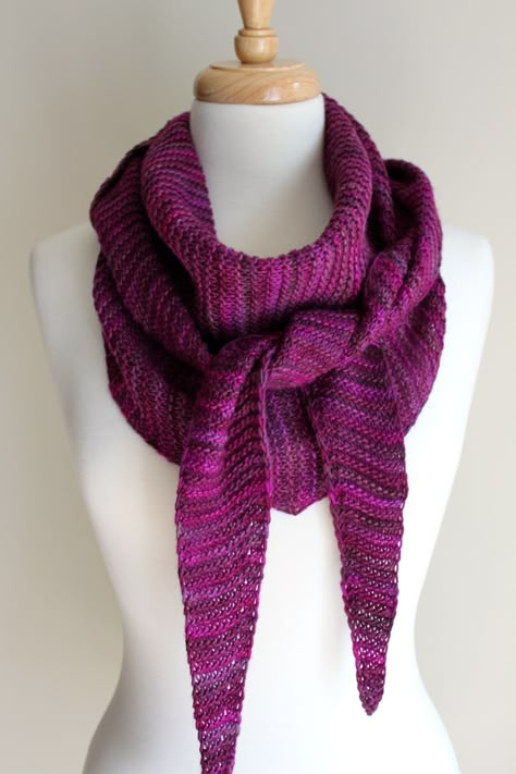 Totally Triangular Scarf Knotted Leah Michelle, Garter Stitch Scarf, Knitting Patterns Free Scarf, Free Scarf, Triangle Shawls, Free Knitting Patterns, Shawl Knitting Patterns, Shawl Patterns, Triangle Scarf