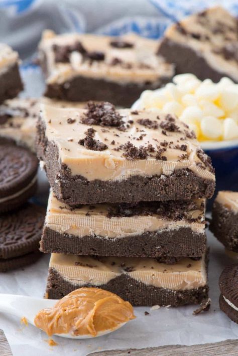 No Bake Oreo Peanut Butter Bars - Crazy for Crust Peanut Butter Oreo Bars, Oreo Dessert Recipes Easy, Oreo Dessert Easy, Oreo Peanut Butter, Peanut Butter Bar, Oreo Bars, Peanut Butter Bars Recipe, Oreo Dessert Recipes, Vegetarian Cookies