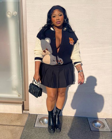 Varsity Dress Outfit, Cardigan And Skirt Outfit Black Women, Preppy Outfits Black Women, Varsity Cardigan Outfit, Skirt With Cardigan Outfits, Skirt Preppy Outfit, Gossip Girl Uniform, Varsity Dress, Skirt Preppy