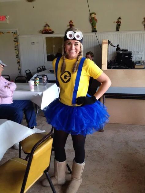 Easy DIY Halloween Costume Ideas with tutus Tulle Dress Diy, Diy Minion Costume, Diy Fantasia, Office Halloween Costumes, Minion Costume, Costumes For Work, Diy Minions, Minion Halloween, Halloween Costumes For Work