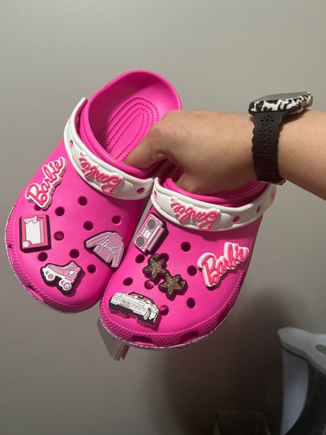 Barbie Crocs, Uggs Slides, Crocs Aesthetic, Pink Shopping, Pink Crocs, Crocs Fashion, Rainbow Order, Pink Things, 13th Birthday