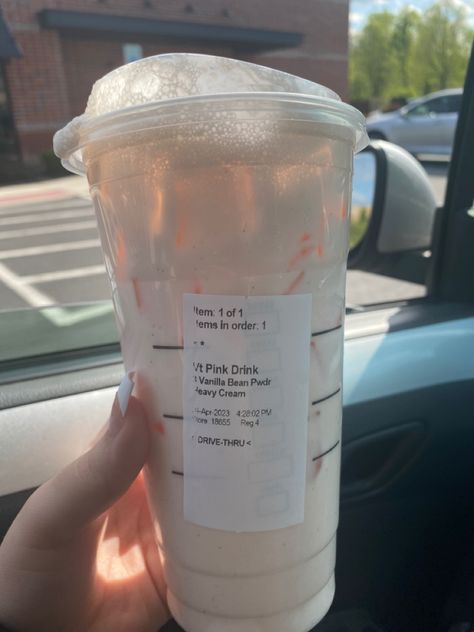 Starbucks Drinks Recommendations, Strawberry Drinks At Starbucks, Healthy Starbucks Drinks Refreshers, Coquette Starbucks Order, Starbucks Horchata Drink, Strawberry Drinks Starbucks, Starbucks Orders Refreshers, Horchata Starbucks Drink, Pink Drinks Starbucks