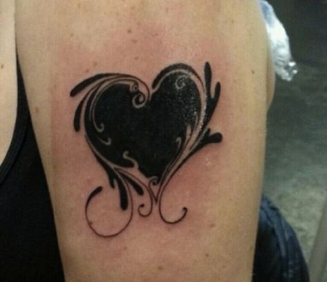 Black Heart Tattoos, Cover Up Tattoos For Women, Sacred Heart Tattoos, Black Tattoo Cover Up, Tattoo Heart, Tattoo Back, Best Tattoos For Women, Heart Tattoo Designs, Black Tattoo