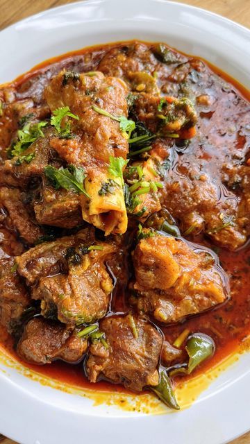 Dhaba Style Mutton Curry, Mutton Pepper Masala, Mutton Curry Photography, Mutton Curry Indian, Mutton Masala, Lamb Shank Recipe, Rajasthani Food, Black Cardamom, Marinated Lamb