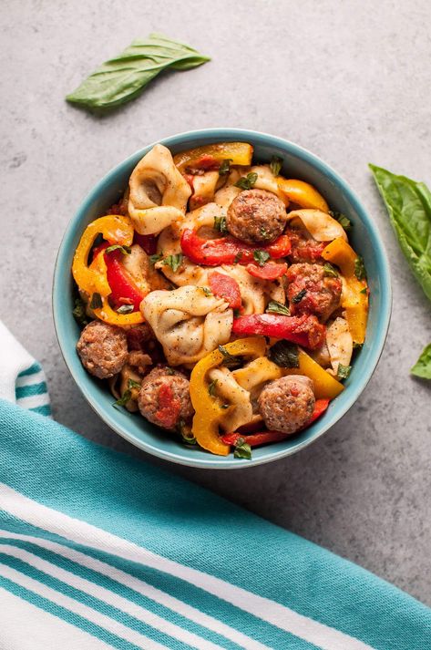 Tortellini with sausage and peppers - an easy way to make store-bought tortellini more exciting! Dinner Recipes Tortellini, Tortellini With Sausage, Easy Tortellini Recipes, Lidias Italy Recipes, Recipes Tortellini, Makanan Italia, Resep Pasta, Sausage Tortellini, Quick And Easy Dinner Recipes