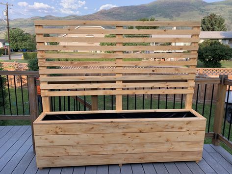 Planter Box Trellis Build Plans – JK Building The Dream Planter Box Trellis, Privacy Planter, Planter Box With Trellis, Diy Privacy Screen, Planter Box Plans, Planter Trellis, Garden Netting, Building A Raised Garden, Diy Planter Box