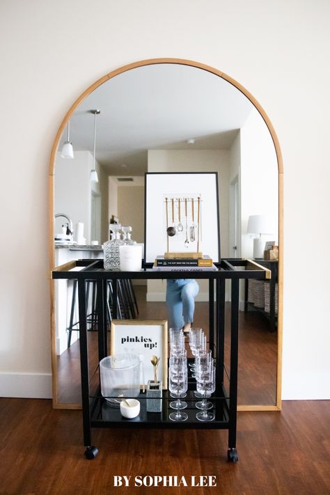 This bar cart is everything I was looking for. I wanted something classy while sticking to a budget so I'm so glad I found this bar cart decor post! Small Apartment Living Room Ideas, Small Apartment Hacks, Apartment Living Room Ideas, Sophia Lee, College Apartments, Small Apartment Bedrooms, Small Living Room Layout, Apartment Decorating On A Budget, Bar Cart Styling