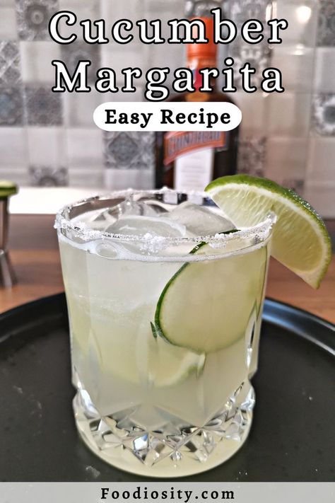 A cucumber Margarita is exactly what it sounds like – a Margarita with added fresh cucumber, to achieve a refreshing version of the original drink. Easy Cocktail Recipe, Cucumber Margarita, Easy Margarita Recipe, Easy Margarita, Most Popular Cocktails, Fresh Cucumber, Easy Cocktail, Liqueurs Recipes, Margarita Cocktail