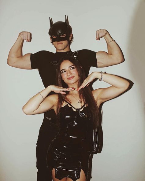 Batman Couple Aesthetic, Bat Couples Costume, Couple Poses For Halloween, Bat Man And Cat Woman Costume Couple, Batman Cat Woman Halloween Costume, Catwoman And Batman Halloween Costume, Cute Halloween Costume For Couples, Simple Batman Costume, Cute Easy Halloween Costumes For Couples