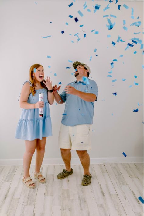 Gender Reveal Theme Ideas, Gender Reveal Theme, Gender Reveal Pictures, Unique Gender Reveal, Gender Reveal Confetti, Gender Reveal Unique, Gender Reveal Photos, Confetti Gender Reveal, Gender Reveal Themes