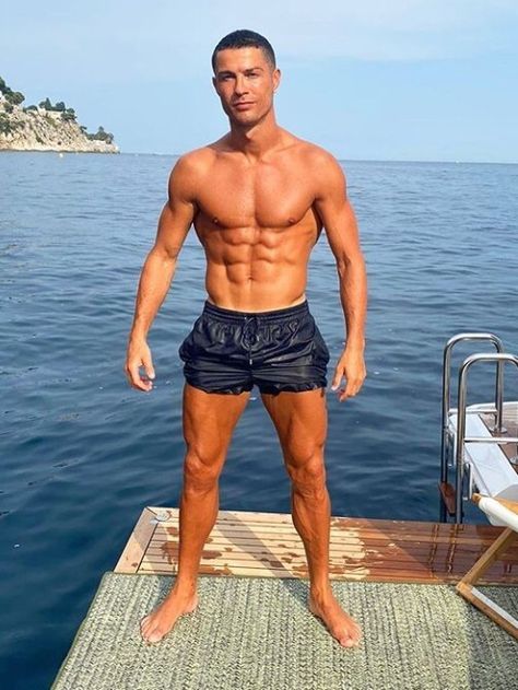 Ronaldo Shirtless, Cristiano Ronaldo Shirtless, Cristiano R, Cristiano Ronaldo Body, Ronaldo Pictures, Airplane Wallpaper, Ronaldo Cristiano, Cr7 Ronaldo, Hottest Male Celebrities