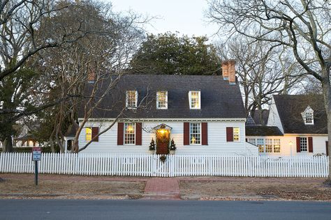 williamsburg-christmas-house Colonial Williamsburg Interiors, Heather Chadduck, Colonial Williamsburg Christmas, Williamsburg Christmas, Coastal Living Magazine, Tufted Headboards, Ornamental Cabbage, Amaryllis Bulbs, Headboard Cover