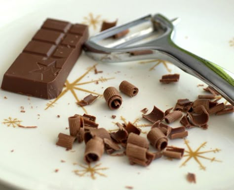 How to Make Chocolate Shavings & Curls How To Shave Chocolate Curls, Chocolate Shavings How To Make, Chocolate Shavings On Cake, How To Make Chocolate Curls, Tempered Chocolate, Chocolate Shards, Marble Chocolate, White Chocolate Shavings, Dessert Restaurants