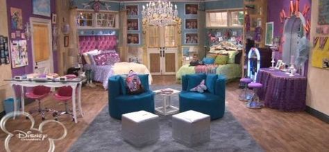 Miley and Lilly’s Season 4 bedroom: | Community Post: 18 Things Only "Hannah Montana" Fans Will Remember Hannah Montana Bedroom, Montana Bedroom, Character Bedroom, Teen Dresser, Movie Bedroom, Hannah Montana Forever, Bedroom Furniture Inspiration, Country Bedroom Furniture, Disney Bedrooms